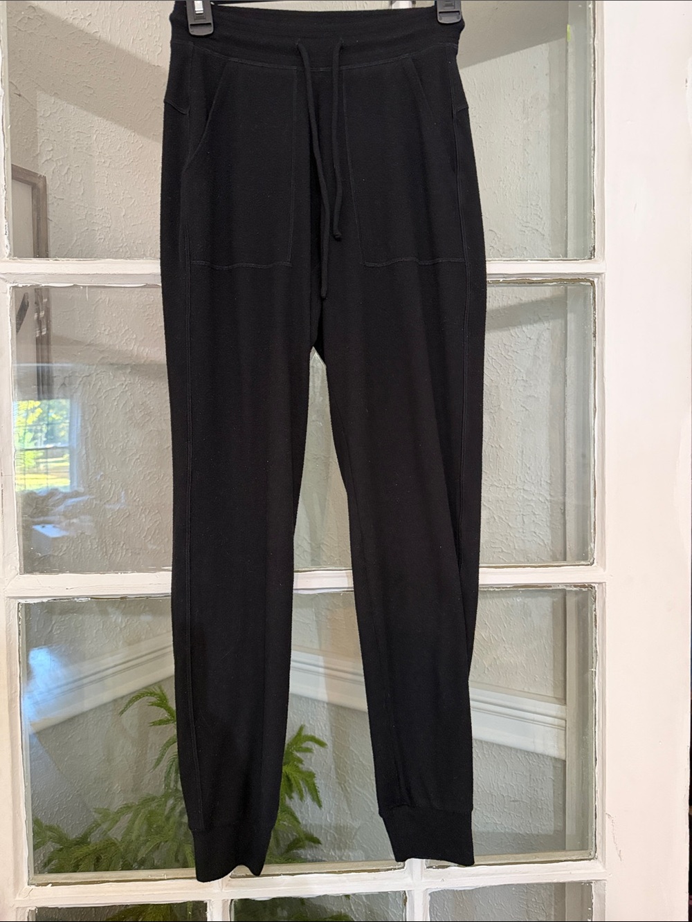 Alo Women Black Knit Jogger Pants - Classic Comfort